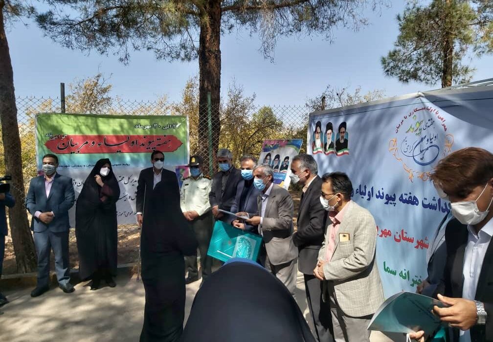 تقدیر از دبستان دخترانه سما واحد مهریز در کسب رتبه برتر کشوری انجمن اولیاء و مربیان با حضور مدیر کل انجمن اولیا و مربیان وزارت آموزش و پرورش