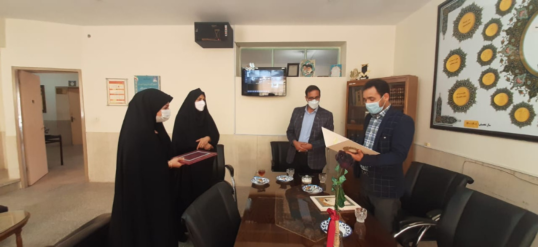 تقدیر دبیر شورای نظارت و هماهنگی سما استان یزد از کادر دبیرستان دخترانه سما یزد به جهت کسب رتبه دوم کشوری در ارزیابی مدارس سما کشور