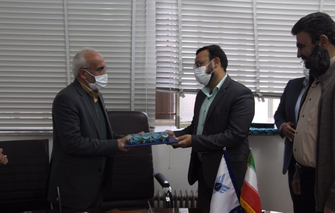 برگزاری آئین تکریم و معارفه رئیس دانشکده مهارت و کارآفرینی یزد