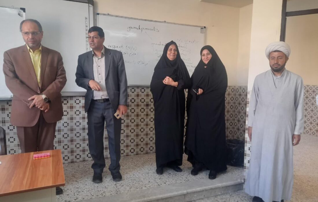 بازدید معاون آموزش های عمومی دانشگاه آزاد اسلامی یزد از مدارس سما شهرستان یزد