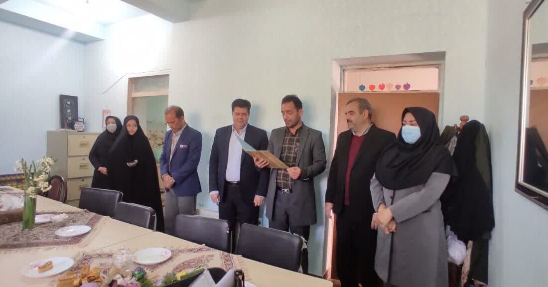 برگزاری مراسم تودیع و معارفه مدیر دبستان پسرانه سما شهرستان اردکان