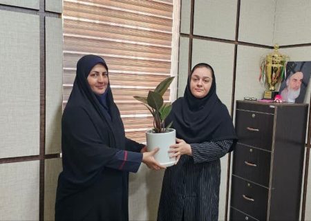 تجلیل از رابط خبری دبستان دخترانه سما واحد یزد